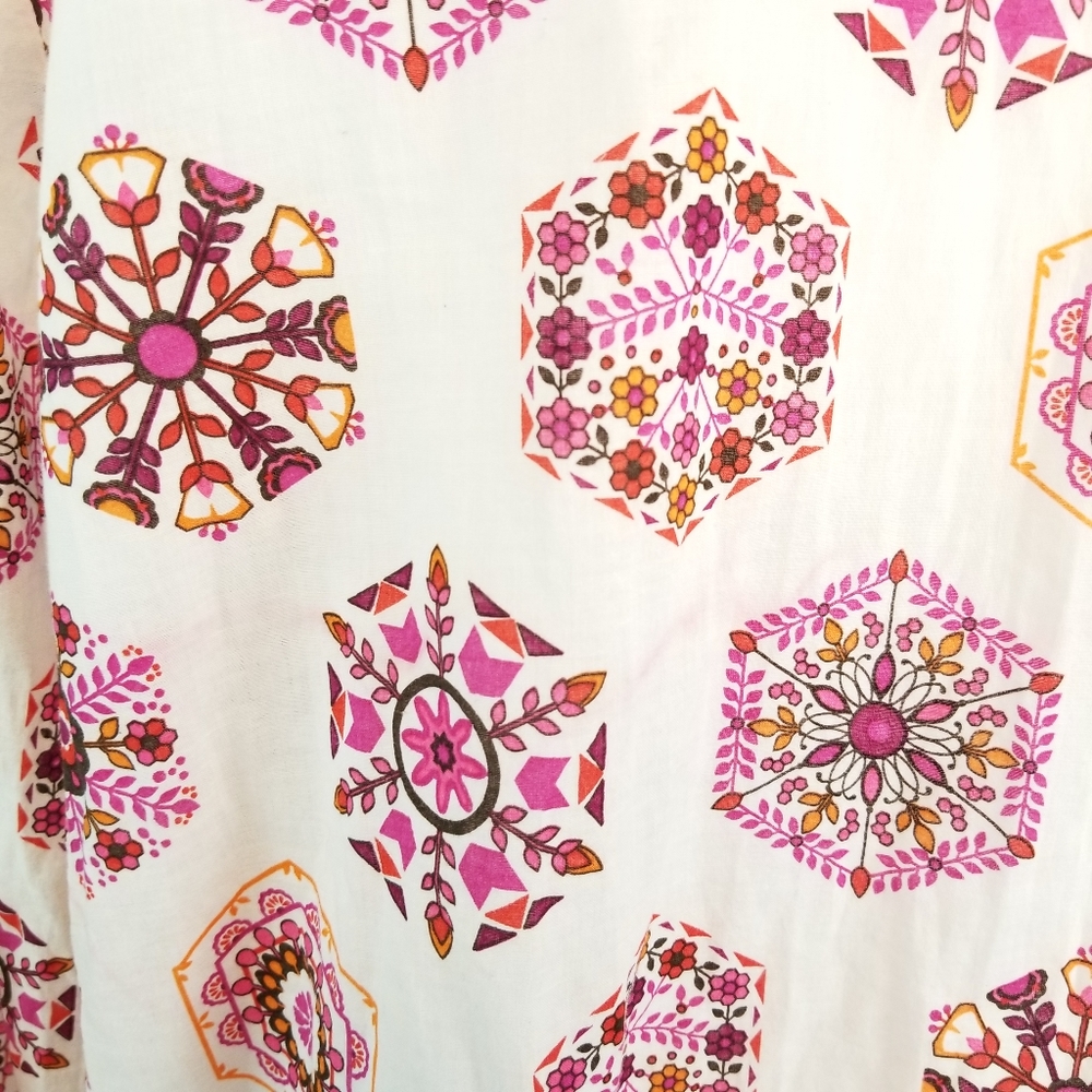 π¨π¦ V-Neck Snowflake Tunic Top - Picture 7 of 8
